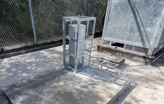 Equipment cabinet and support frame