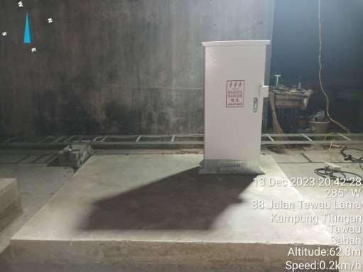 Equipment cabinet installed on rooftop