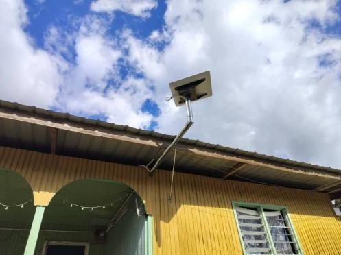 Pole-mounted terminal clear of the roof line